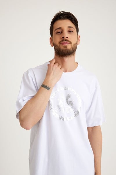 Gümüş Varak Mars Baskılı T-Shirt