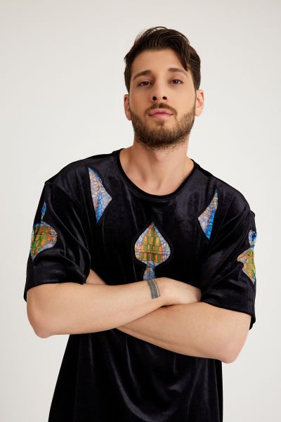Vitray Detaylı Siyah Kadife T-Shirt