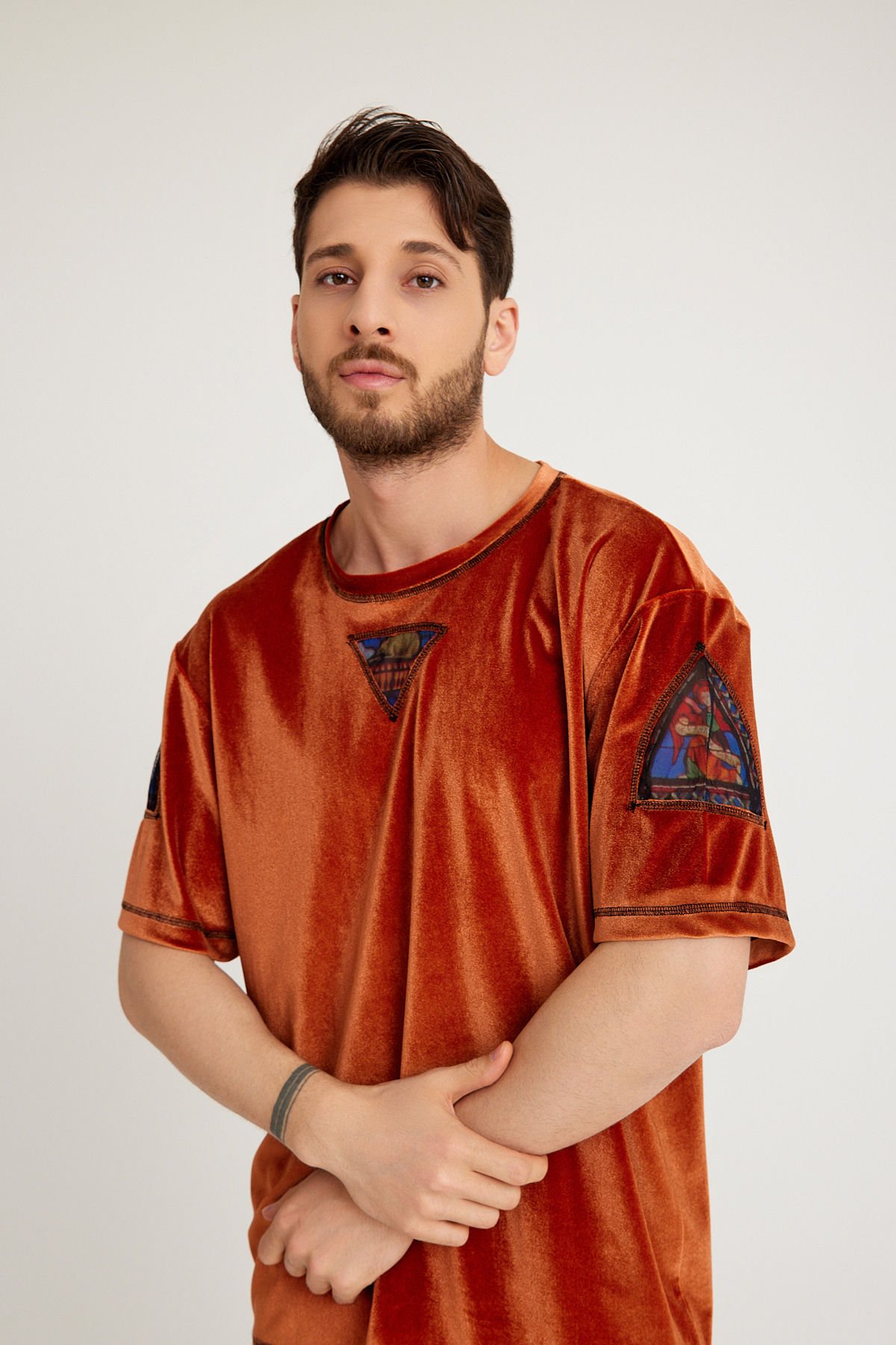 Vitray Detaylı Bakır Kadife T-Shirt