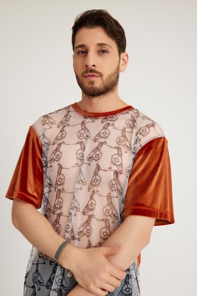 Transparan Detaylı Mars Baskılı Kadife T-Shirt